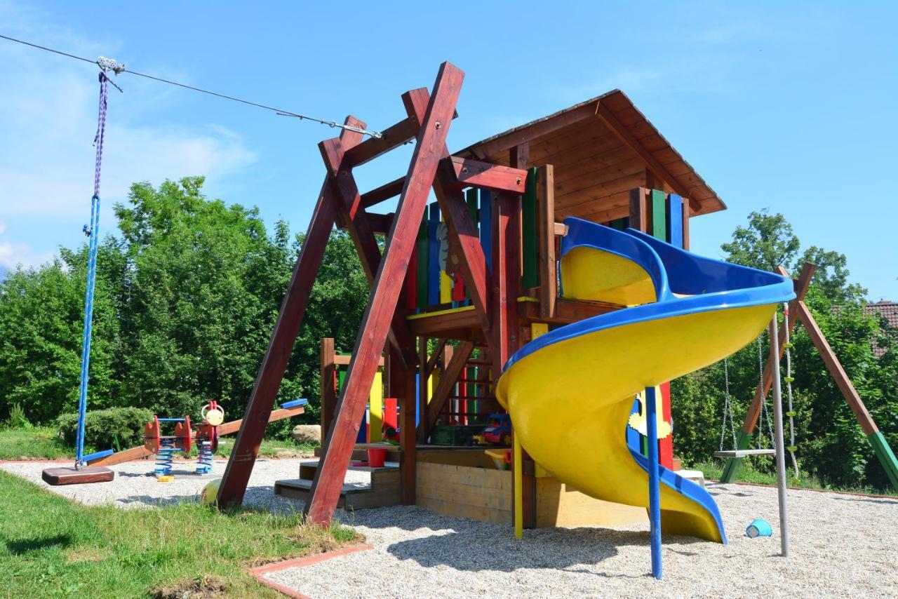Villa Gold Нова-Лесна Экстерьер фото